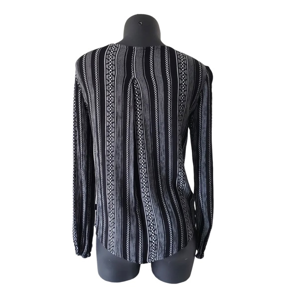 Ripzone | Criss-Cross Blouse - Picture 9 of 9